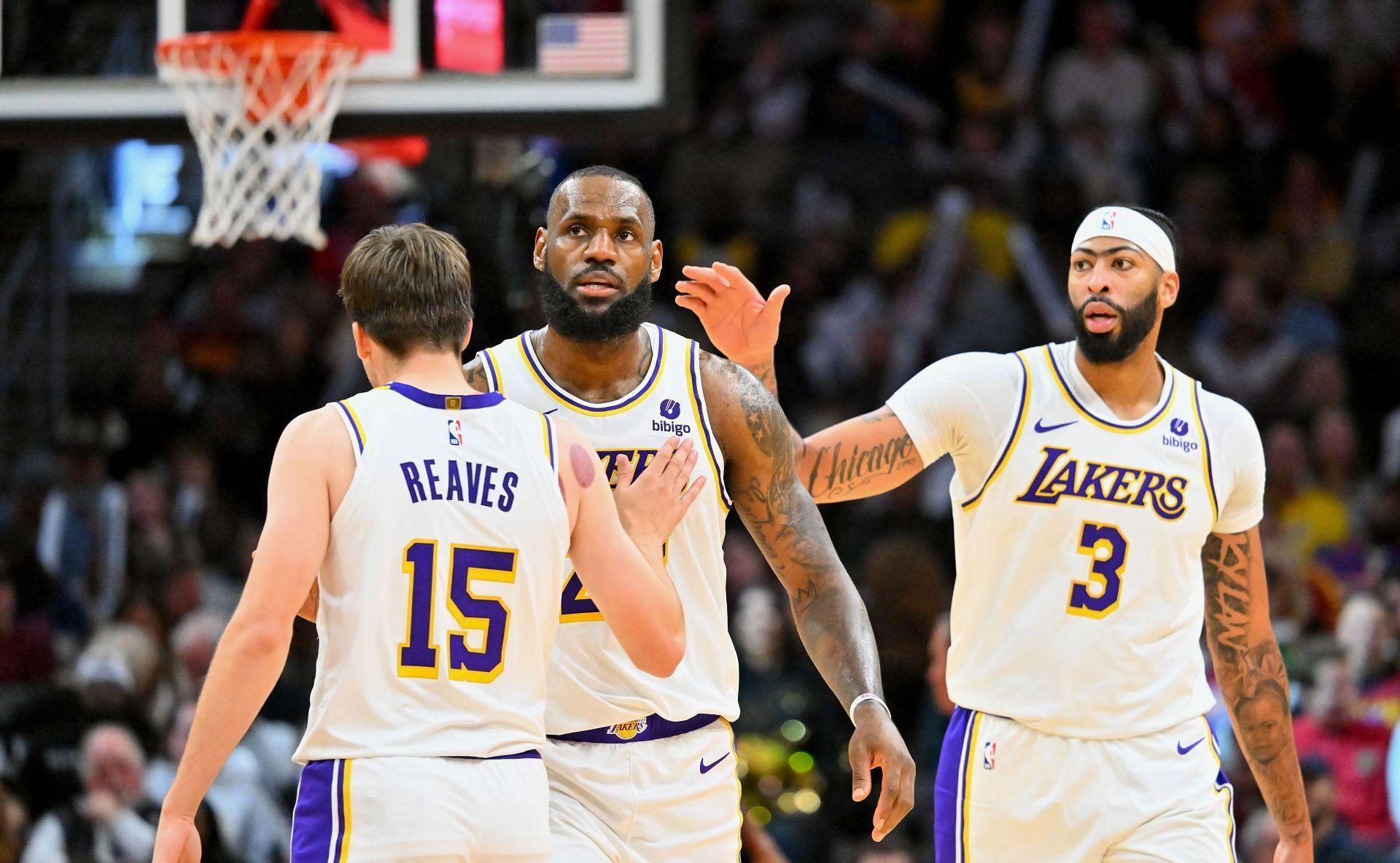 电子游戏官网_包含洛杉矶湖人战胜纽约尼克斯，NBA东西部焦点战火热上演的词条